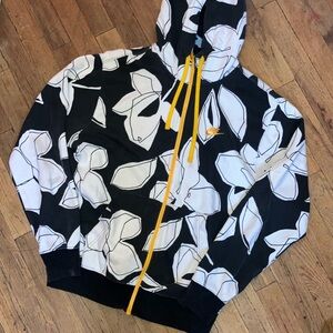 Men’s Nike zip-up. Dark grey and white design yellow details. Gently used